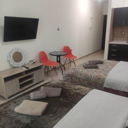 G M 3 Rooms Kentpo In The Heart Of The City Лариса Екстериор снимка