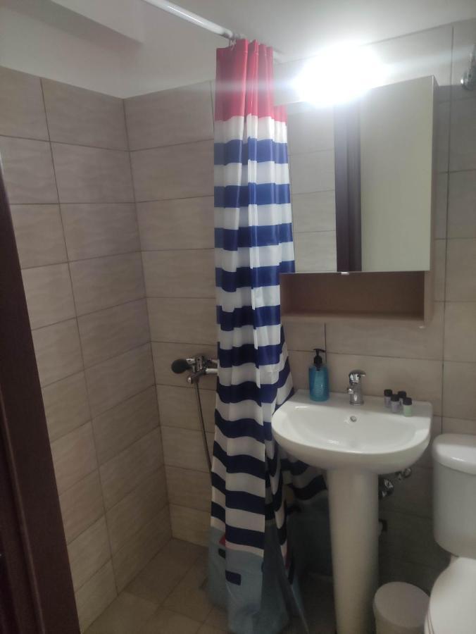 G M 3 Rooms Kentpo In The Heart Of The City Лариса Екстериор снимка