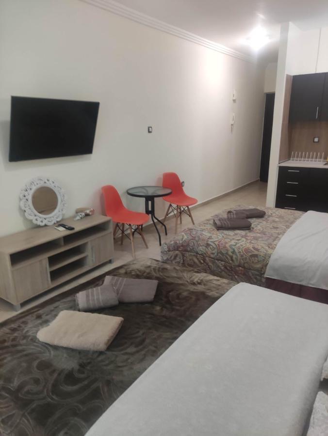 G M 3 Rooms Kentpo In The Heart Of The City Лариса Екстериор снимка