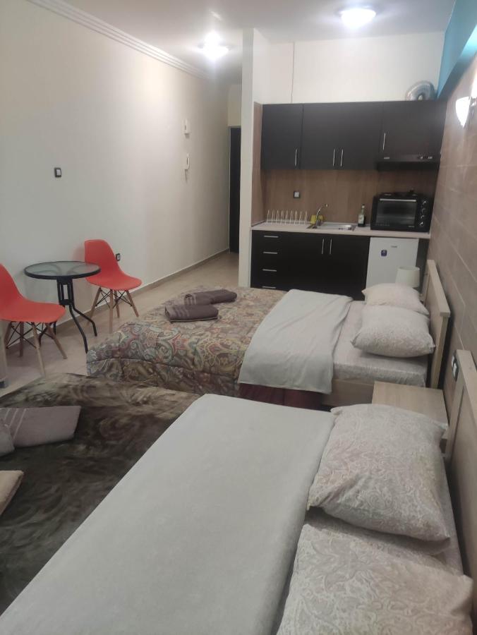 G M 3 Rooms Kentpo In The Heart Of The City Лариса Екстериор снимка