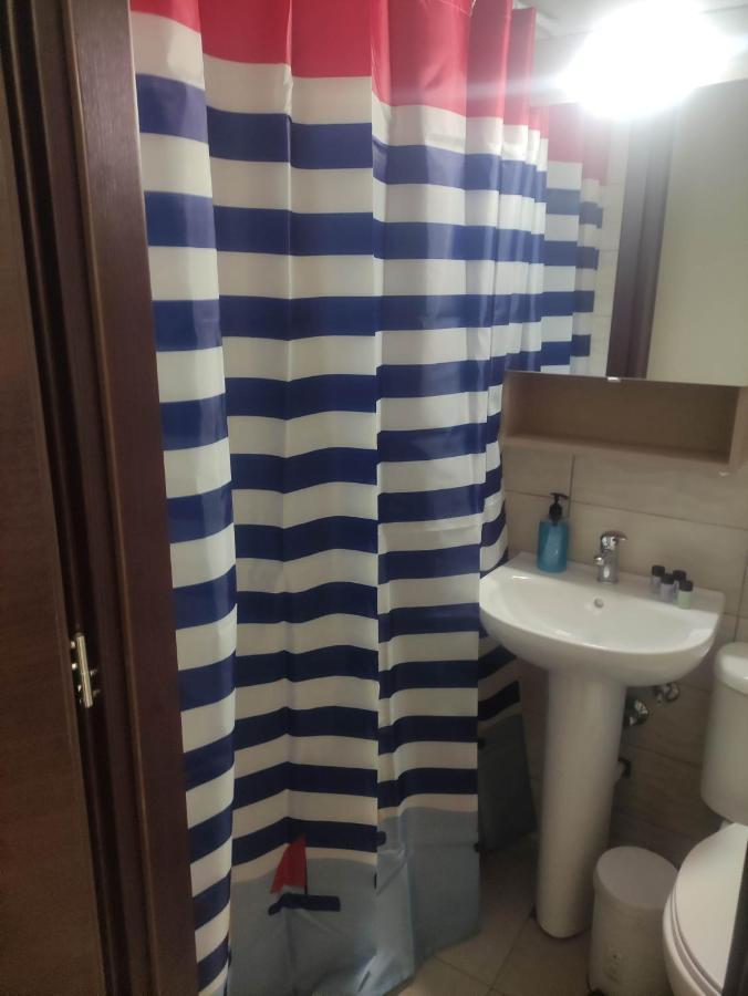 G M 3 Rooms Kentpo In The Heart Of The City Лариса Екстериор снимка