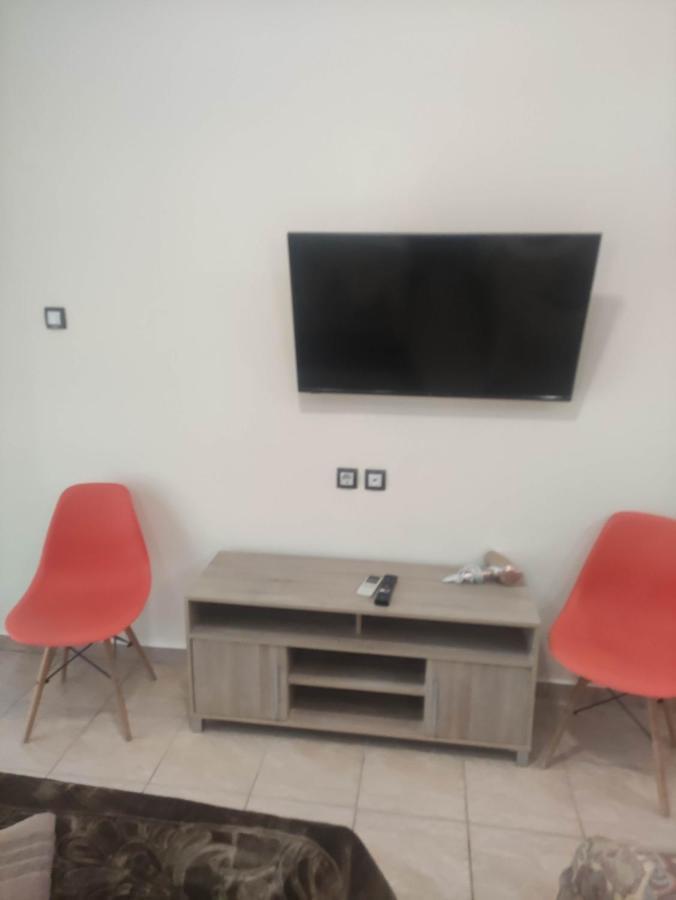 G M 3 Rooms Kentpo In The Heart Of The City Лариса Екстериор снимка