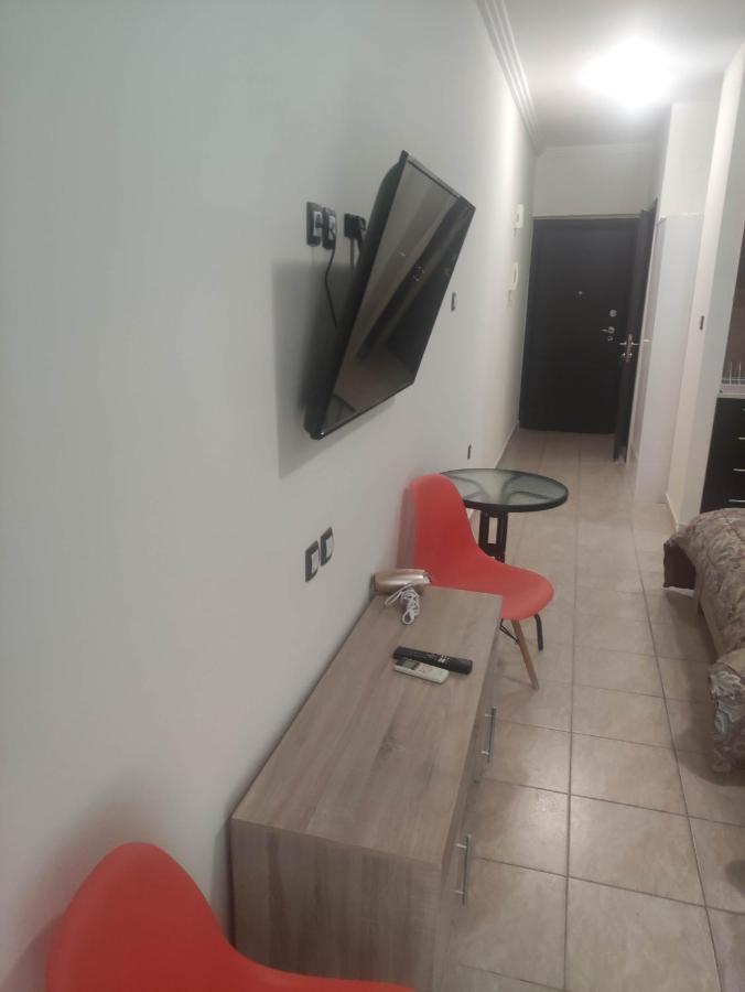 G M 3 Rooms Kentpo In The Heart Of The City Лариса Екстериор снимка
